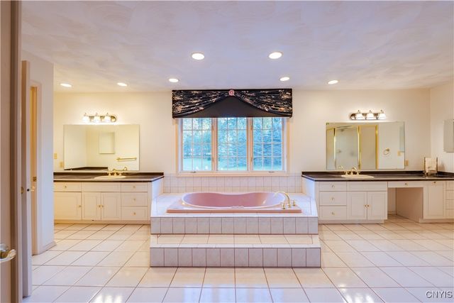 12 Christine Court South, New Hartford, NY 13413