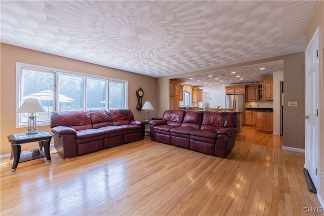 12 Christine Court South, New Hartford, NY 13413