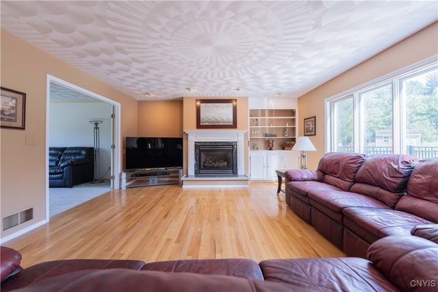 12 Christine Court South, New Hartford, NY 13413