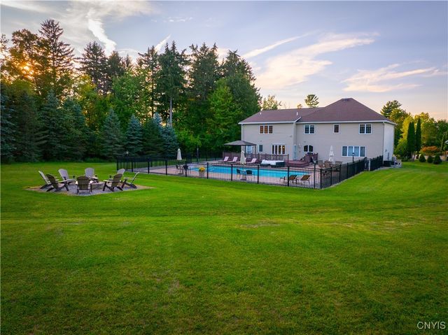 12 Christine Court South, New Hartford, NY 13413