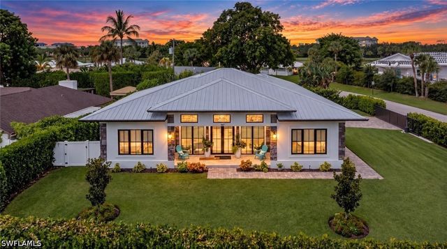 167 Burning Tree DR, Naples, FL 34105