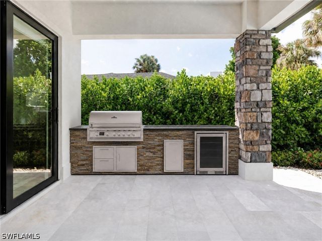 167 Burning Tree DR, Naples, FL 34105