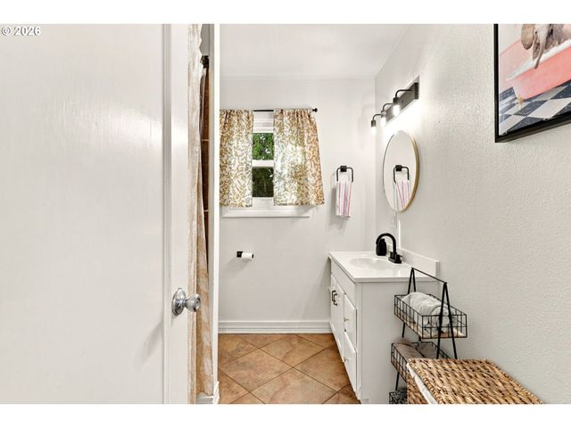 4735 Ne HARCOURT Ave, Keizer, OR 97303