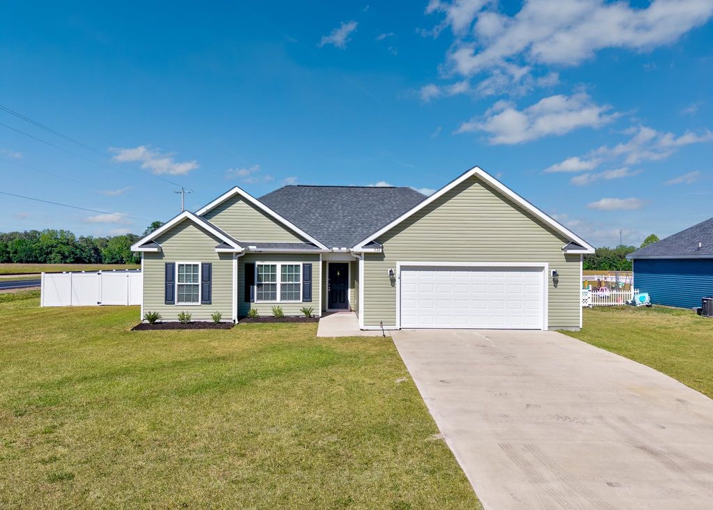 374 Allsbrook Rd., Loris, SC 29569