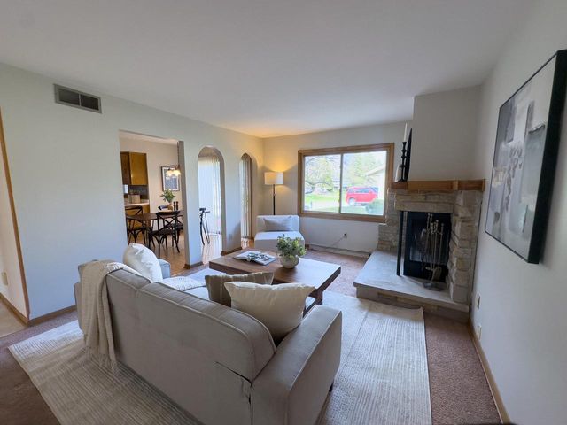 3340 Russel ROAD, New Berlin, WI 53151
