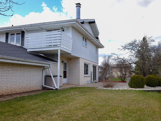 3340 Russel ROAD, New Berlin, WI 53151