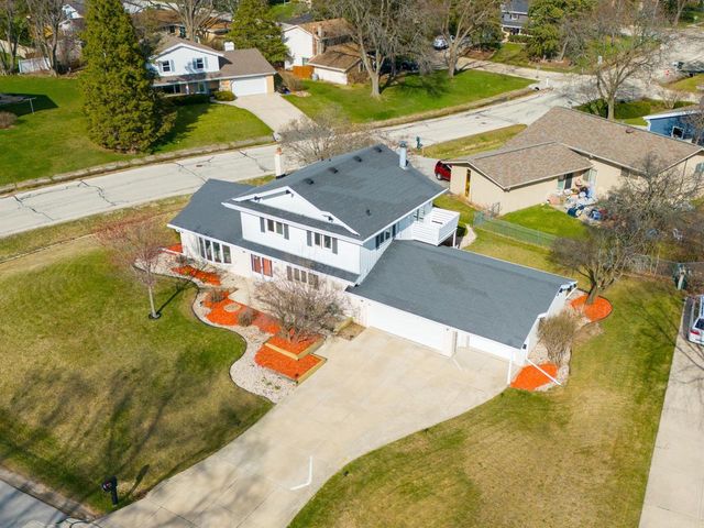3340 Russel ROAD, New Berlin, WI 53151
