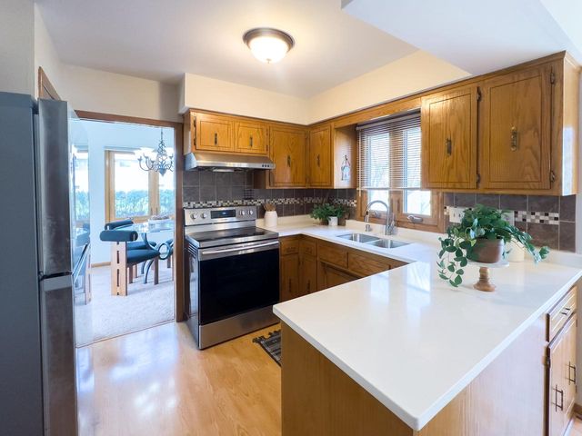 3340 Russel ROAD, New Berlin, WI 53151