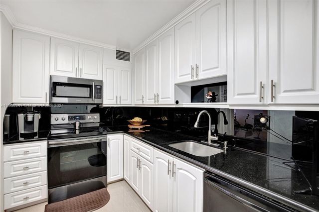 1601 S Ocean Dr 501, Hollywood, FL 33019