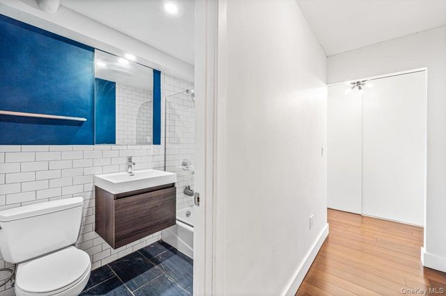 70-20 108 9M, Forest Hills, NY 11375