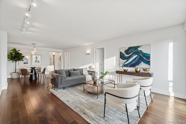 70-20 108 9M, Forest Hills, NY 11375