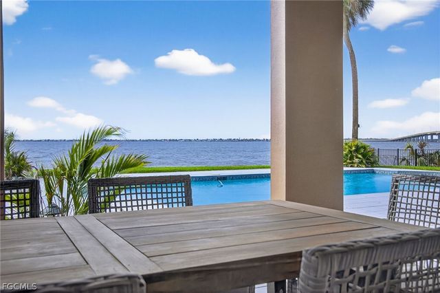 19 George Town, Fort Myers, FL 33919