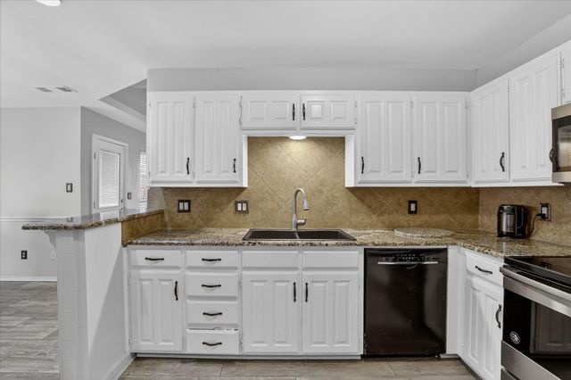 2010 Libby Lane, Grand Prairie, TX 75050