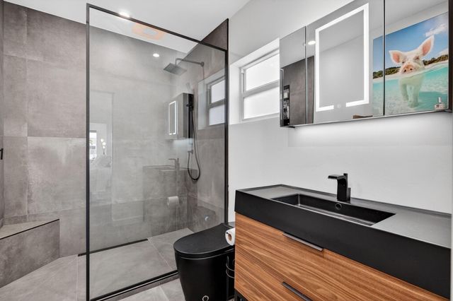 2720 NE 59th Street, Fort Lauderdale, FL 33308