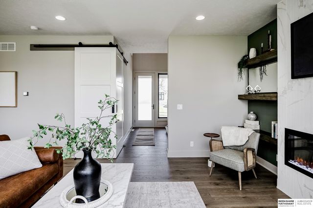 20617 Hartman Avenue, Elkhorn, NE 68022