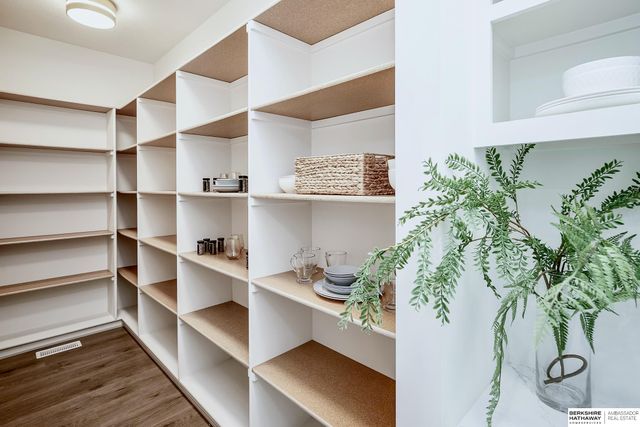 20617 Hartman Avenue, Elkhorn, NE 68022