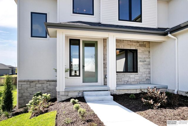 20617 Hartman Avenue, Elkhorn, NE 68022