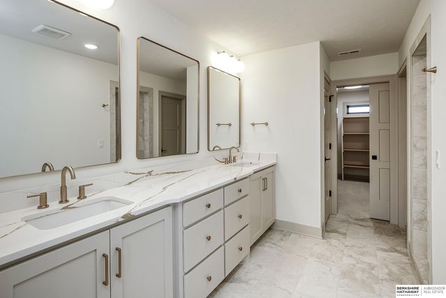 20617 Hartman Avenue, Elkhorn, NE 68022