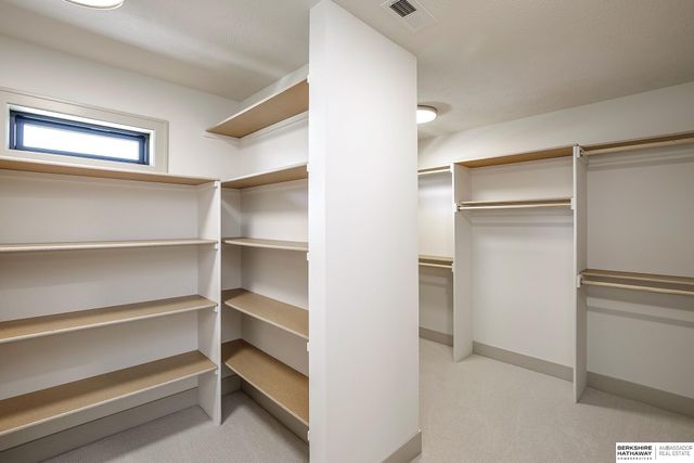 20617 Hartman Avenue, Elkhorn, NE 68022