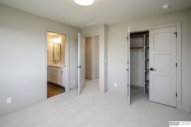 20617 Hartman Avenue, Elkhorn, NE 68022