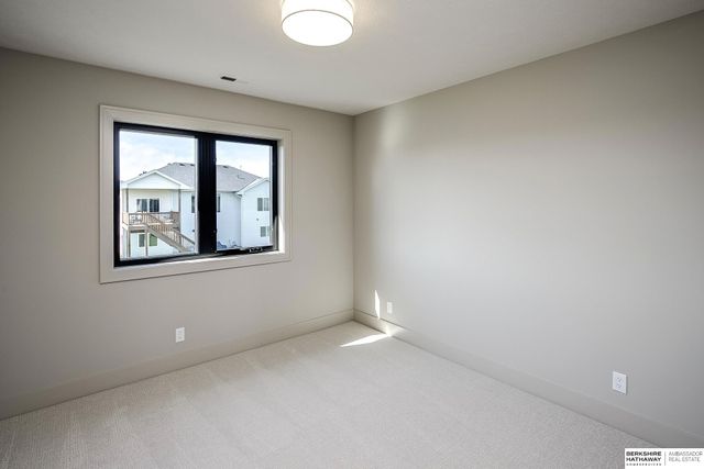 20617 Hartman Avenue, Elkhorn, NE 68022