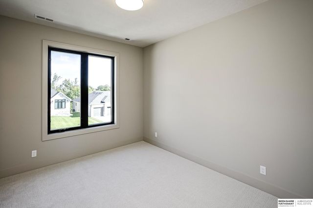 20617 Hartman Avenue, Elkhorn, NE 68022