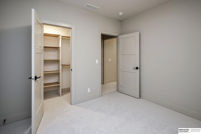 20617 Hartman Avenue, Elkhorn, NE 68022