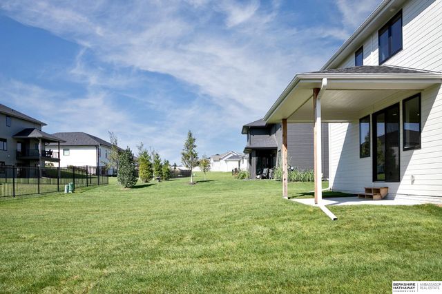 20617 Hartman Avenue, Elkhorn, NE 68022