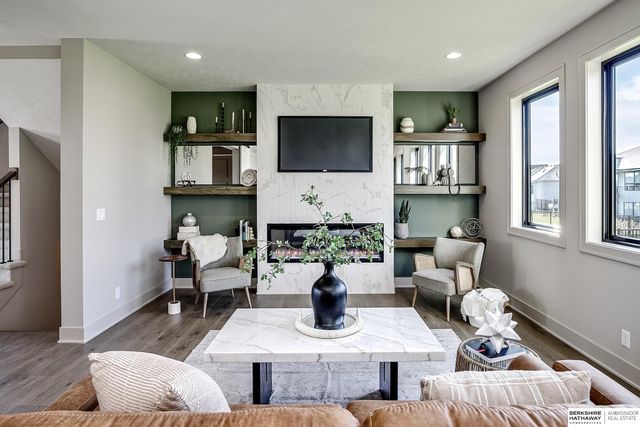 20617 Hartman Avenue, Elkhorn, NE 68022