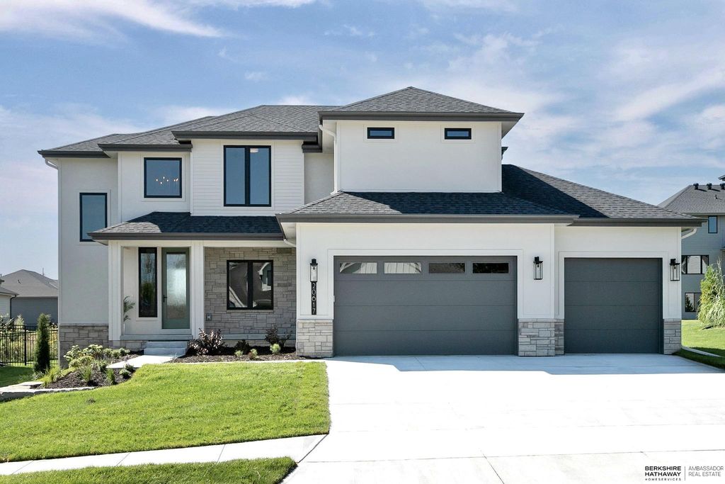 20617 Hartman Avenue, Elkhorn, NE 68022