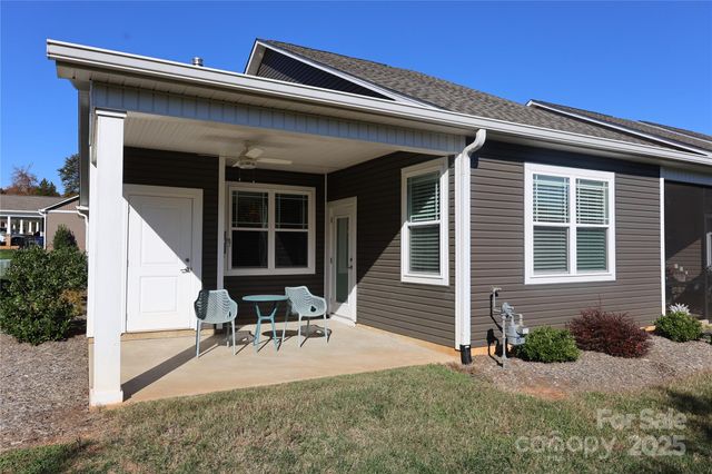 2822 15th Avenue Place SE, Hickory, NC 28602