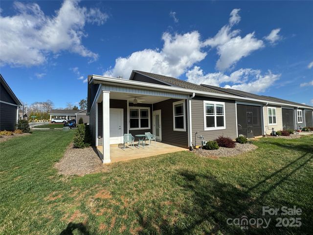 2822 15th Avenue Place SE, Hickory, NC 28602