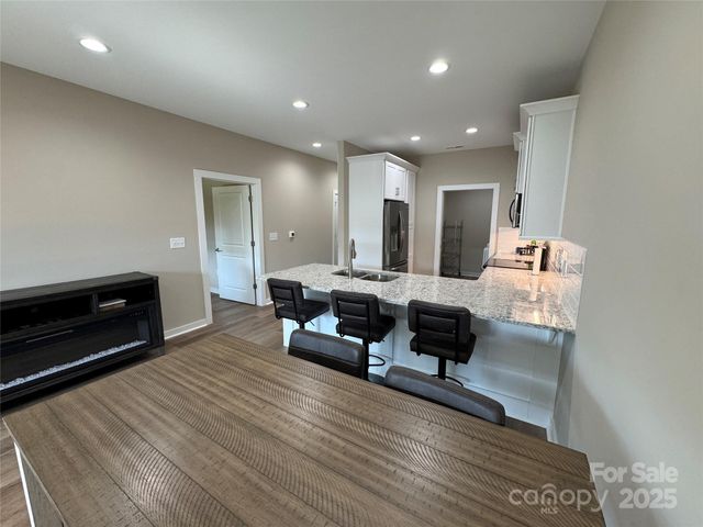 2822 15th Avenue Place SE, Hickory, NC 28602