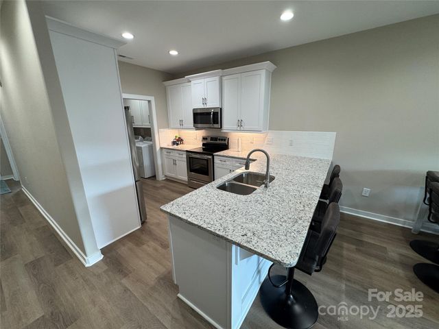 2822 15th Avenue Place SE, Hickory, NC 28602