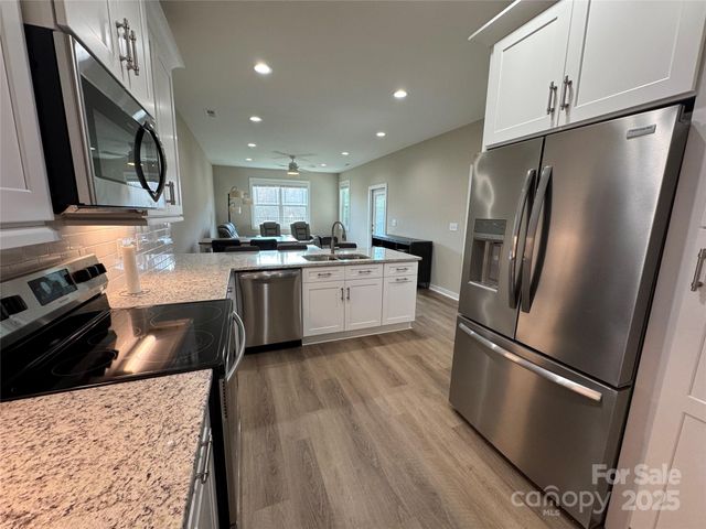 2822 15th Avenue Place SE, Hickory, NC 28602