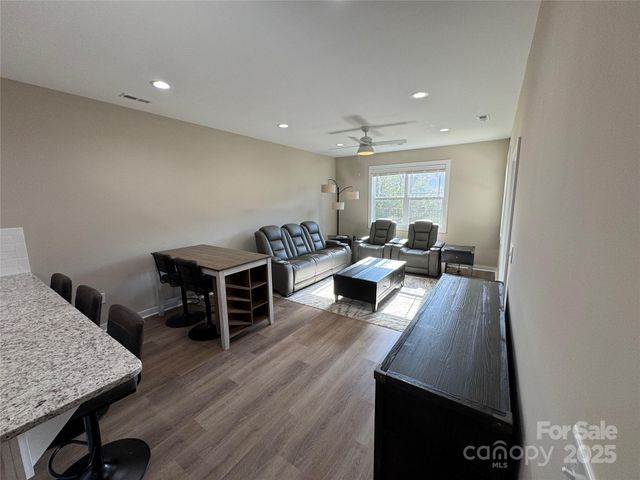 2822 15th Avenue Place SE, Hickory, NC 28602