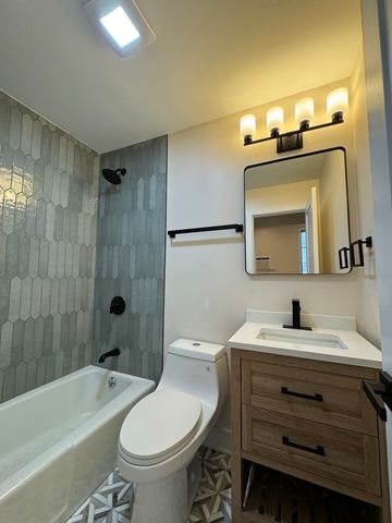 444 N State Street 3E, Chicago, IL 60654