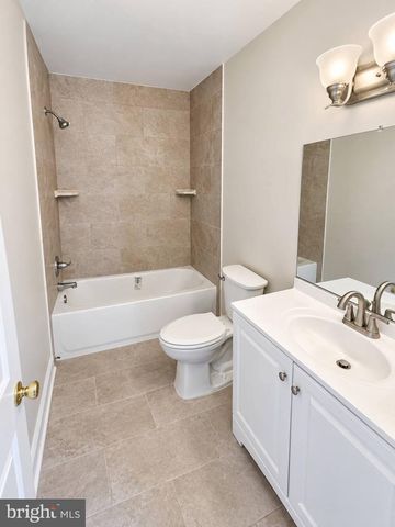 15 HEATHER CT, Newtown, PA 18940