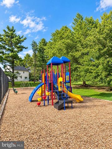 15 HEATHER CT, Newtown, PA 18940
