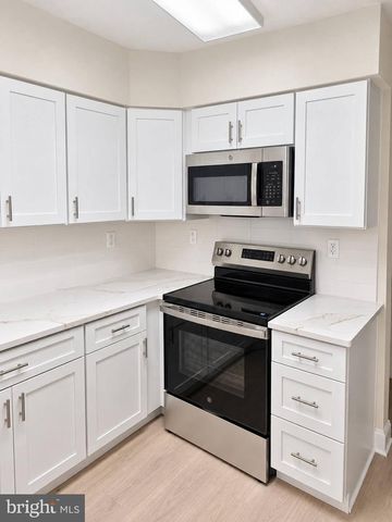 15 HEATHER CT, Newtown, PA 18940