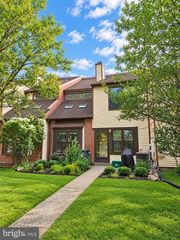 15 HEATHER CT, Newtown, PA 18940