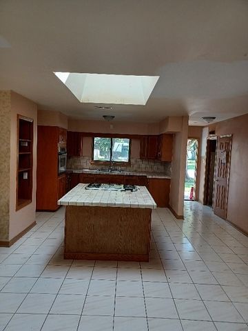 210 Maple Lane, Thornton, IL 60476