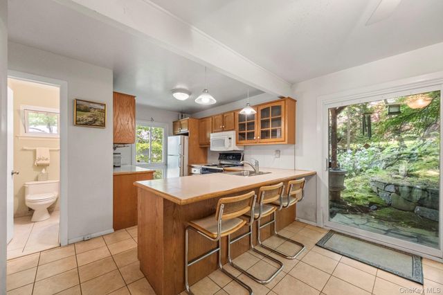 73 Bramblebrook Road, Ardsley, NY 10502