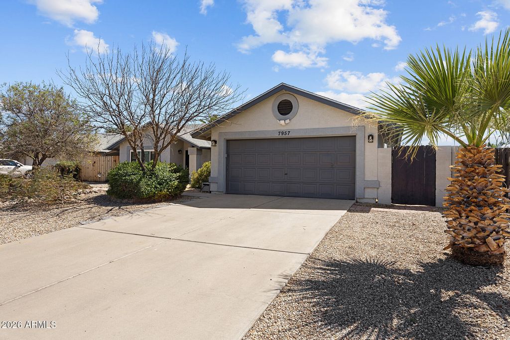 Image 1 of property listing at 7957 W DREYFUS Drive, Peoria, AZ 85381