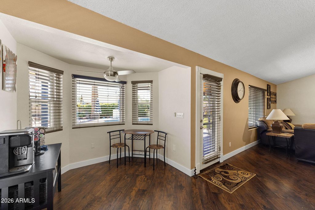 Image 26 of property listing at 7957 W DREYFUS Drive, Peoria, AZ 85381