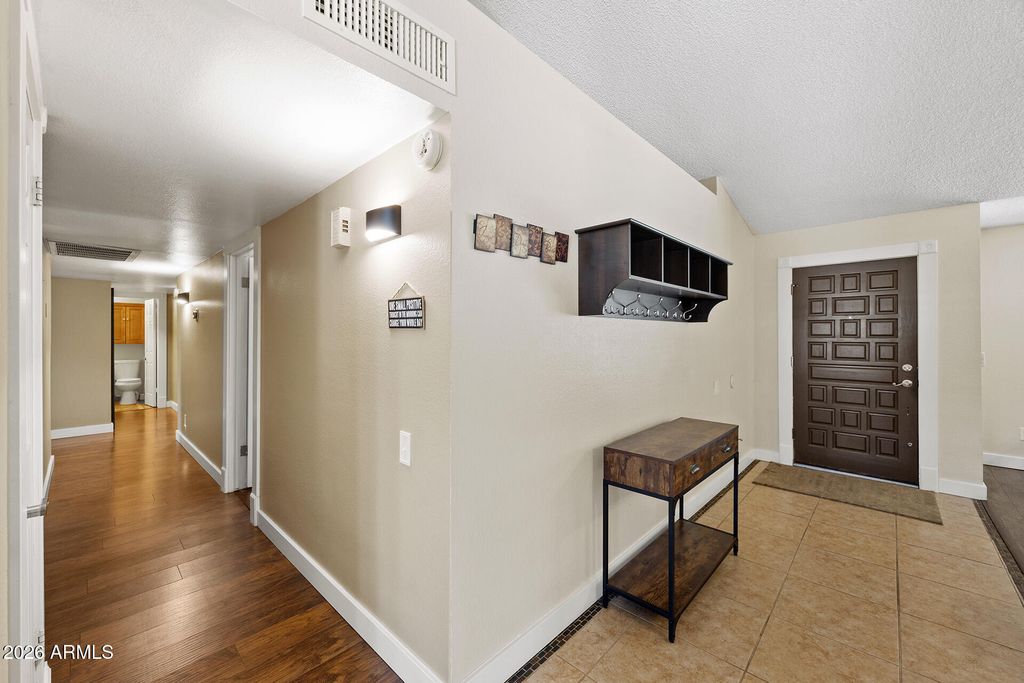 Image 28 of property listing at 7957 W DREYFUS Drive, Peoria, AZ 85381