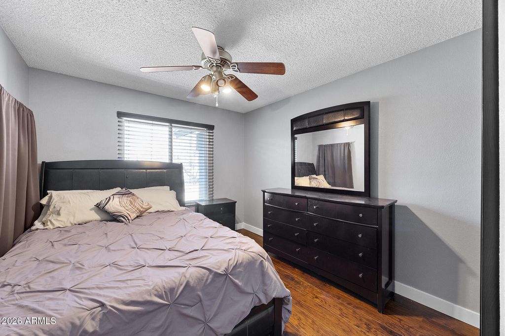 Image 30 of property listing at 7957 W DREYFUS Drive, Peoria, AZ 85381