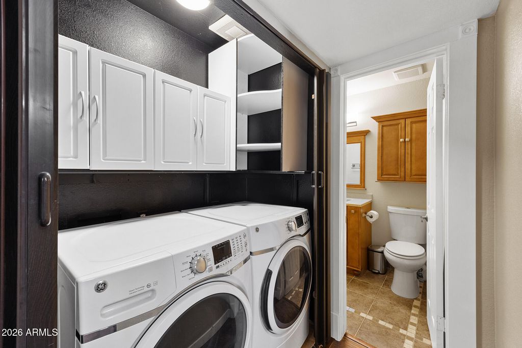 Image 32 of property listing at 7957 W DREYFUS Drive, Peoria, AZ 85381