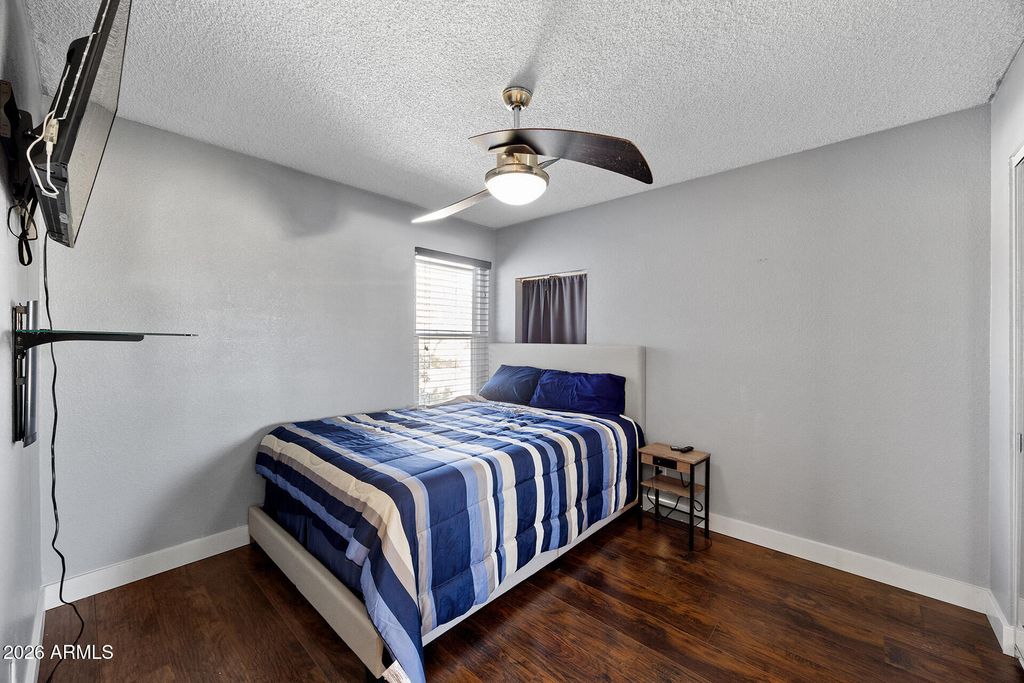 Image 33 of property listing at 7957 W DREYFUS Drive, Peoria, AZ 85381