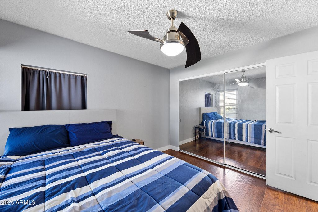 Image 34 of property listing at 7957 W DREYFUS Drive, Peoria, AZ 85381